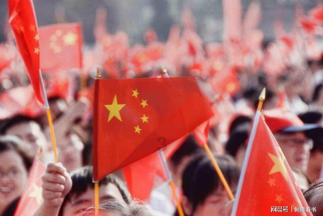 首届松花江滑冰马拉松｜快讯：冰上龙舟赛事前三名出炉