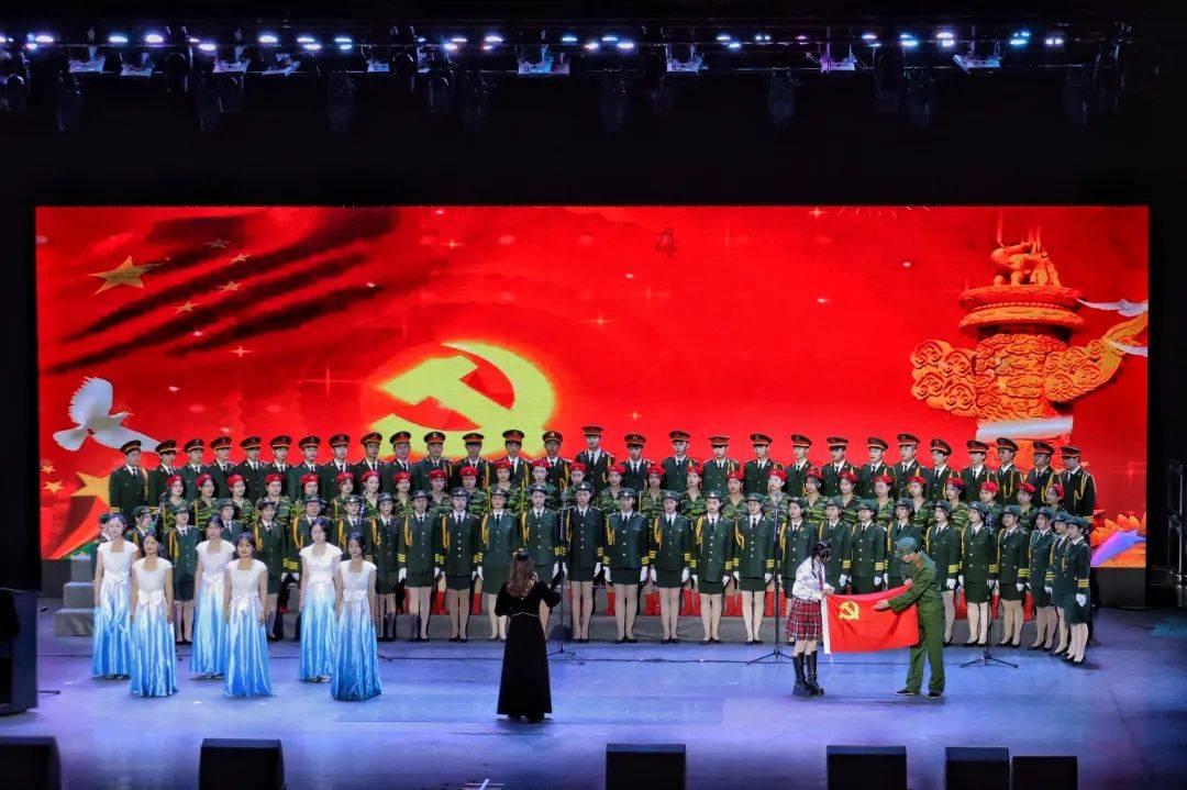 泡红茶喝，这是一能始于颜值，忠于内质的凤庆滇红茶游戏画面